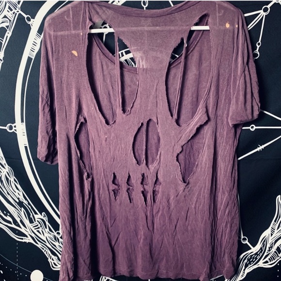Hot Topic Tops - 💀Bleached Grungy Skull Top💀